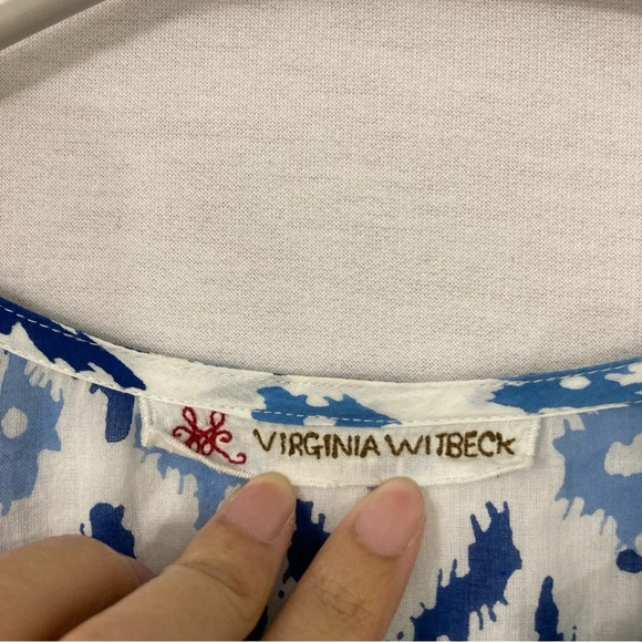 Virginia Witbeck Blue White Cotton Lightweight V Neck Blouse size Medium - Picture 2 of 10